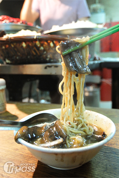 香味撲鼻的濕炒鱔魚意麵，令人胃口大開。（攝影／MOOK景點家旅遊生活網陳冠鑫）