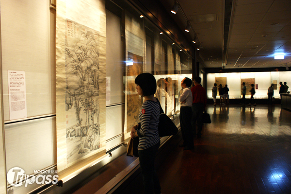 故宮即日起展出「造型與美感──中國繪畫選粹」，其中包括元代帝后像。（圖片提供／墨刻編輯部）