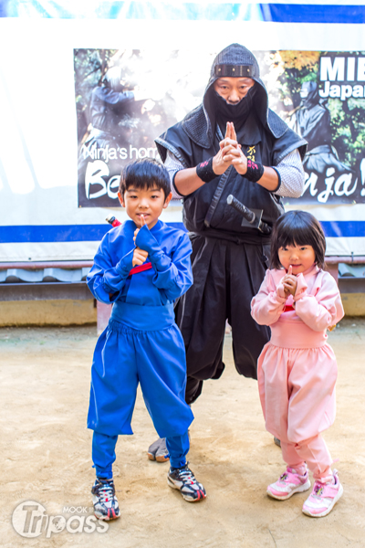 忍者裝扮增加遊覽上野城的樂趣，尤其受到小朋友歡迎。（攝影／墨刻編輯部吳榮邦）