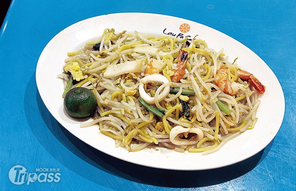 福建炒蝦麵為新加坡知名華人美食。（圖片提供／墨刻編輯部）