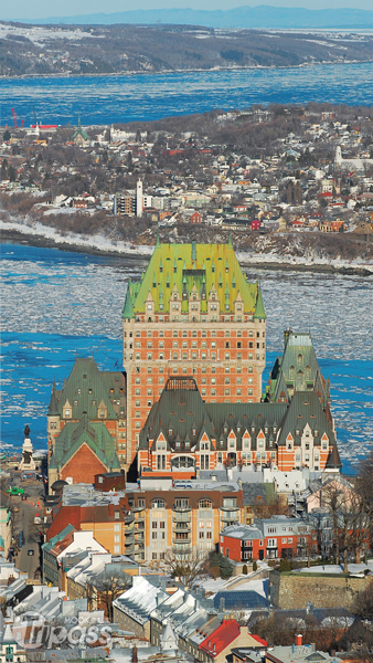 宮廷古韻濃厚的的芳堤納克城堡酒店，堪稱魁北克的指標性地景。（圖片提供／墨刻編輯部）
