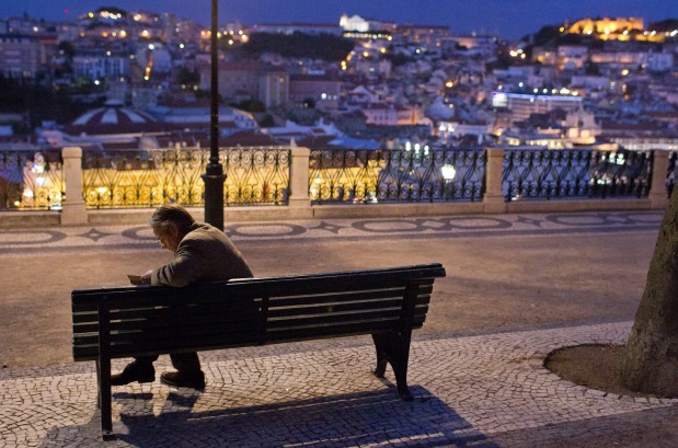電影里斯本夜車表現出里斯本冷冽的城市風貌（圖片提供／采昌國際）
