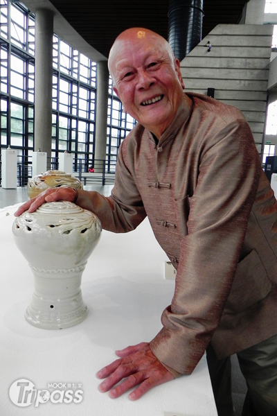 13歲即跟隨福州製陶師傅學習的林添福老師，歷經不同的生命歷練，發展多樣化的陶藝作品。（圖片提供／鶯歌陶瓷博物館）