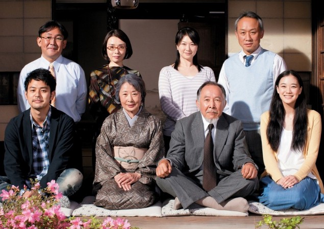 「東京家族」透過一對父母探訪在東京生活的兒女故事，細膩呈現現代家庭夫妻間、父母與兒女間的關係，以及人口老化普遍社會議題。（圖片提供／ifilm 傳影互動）
