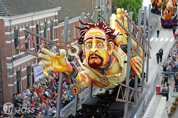 位於荷蘭南部的津德爾特，每年9月的第一個週末都會舉行巨型花車遊行，超大尺寸加上別出心裁的主題造型，吸引數萬遊客前往欣賞。（圖片提供／Corso Zundert）