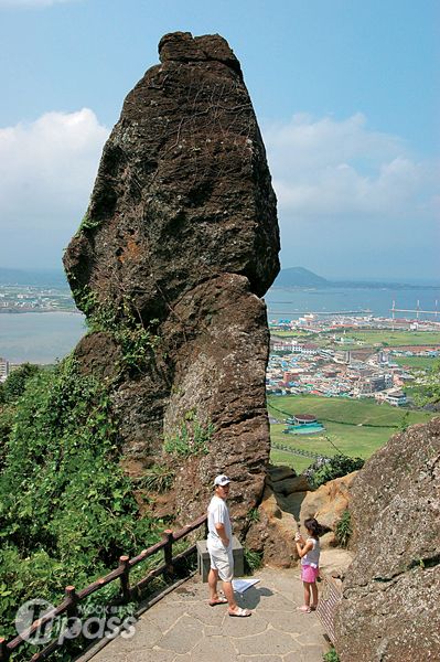 濟州島的城山日出峰，其山區美景是眾多遊客的最愛。（圖片提供／墨刻編輯部）