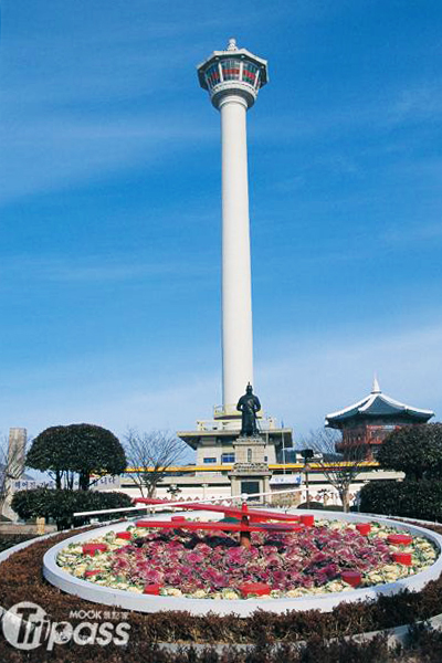 登上釜山塔，可從360度的展望台盡覽釜山站周邊美景。（圖片提供／墨刻編輯部）