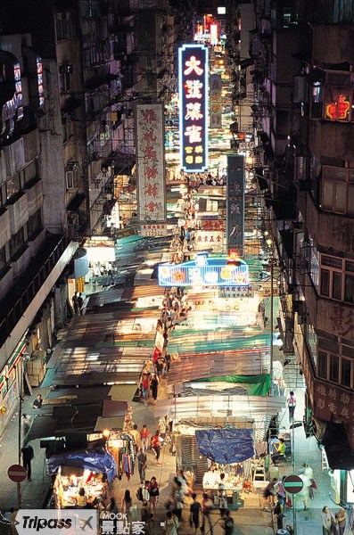 在港劇和香港電影相當常見的廟街，款式豐富的平價商品最是吸引人。（圖片提供／墨刻編輯部）
