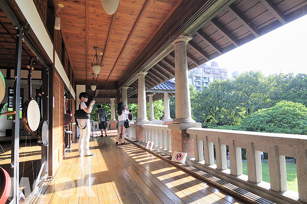 玩樂北投，除了有古色古香的北投溫泉博物館等建築，即將於5月17日登場的北投酒家菜文化美食節，更以美味酒家菜與那卡西歌聲，讓遊客重溫北投早年風華。（圖片提供／David Chen）