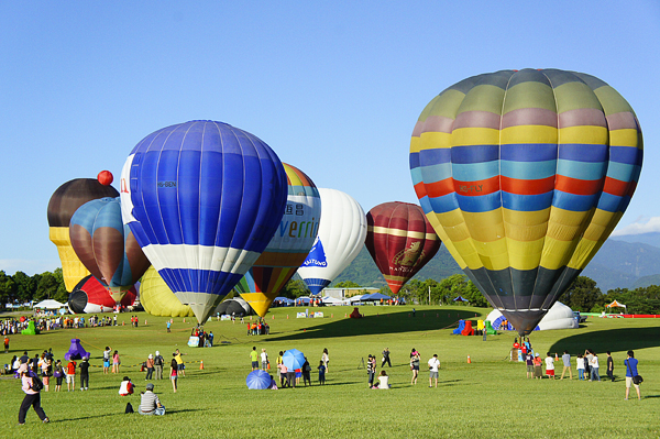 此次活動新增加無障礙熱氣球，行動不便的遊客也能輕鬆搭乘。（圖片提供／台東縣政府）