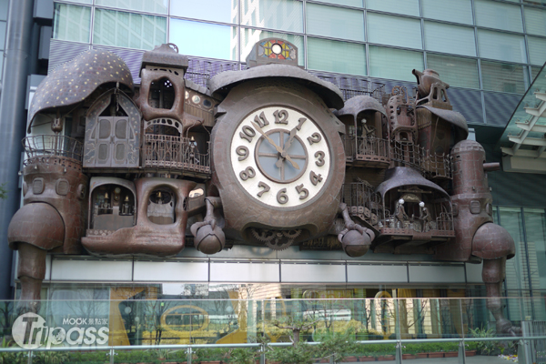 宮崎駿為日本電視台所設計的日テレ大時計每次報時，皆會有32個人偶機關活躍地動作。（照片提供／李美蒨）