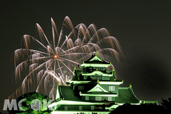 今年8月3日晚間的煙火大會，是岡山盛夏夜晚的主角。（圖片提供／岡山市觀光會議協会）