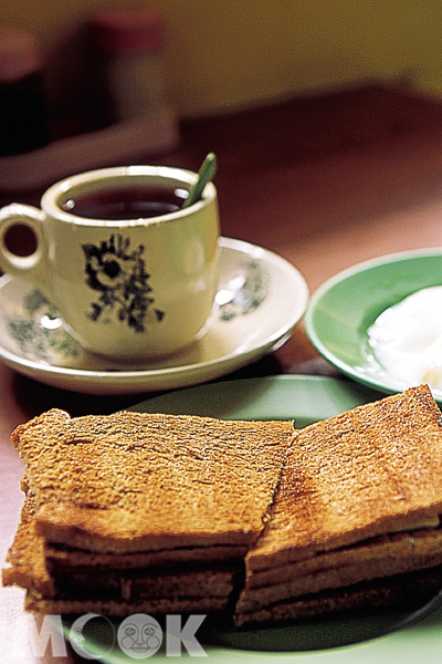 新加坡最經典的咖椰烤麵包，值得一試。（圖片提供／墨刻編輯部）