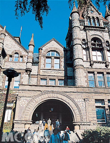 加拿大規模最大的大學，知名電影《心靈捕手》也曾在此取景。（圖片提供／墨刻編輯部）