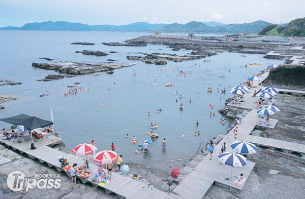 東北角龍洞遊艇港海洋嘉年華將在15日登場，到時候將有系列活動讓民眾迎著海風，度過悠閒的週末假期。（圖片提供／墨刻編輯部）