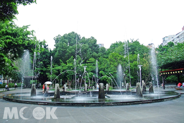 北投公園滿一百歲囉！15日快帶著小朋友一起去參加熱鬧的園遊會和大遊行吧！（圖片提供／David Chen）