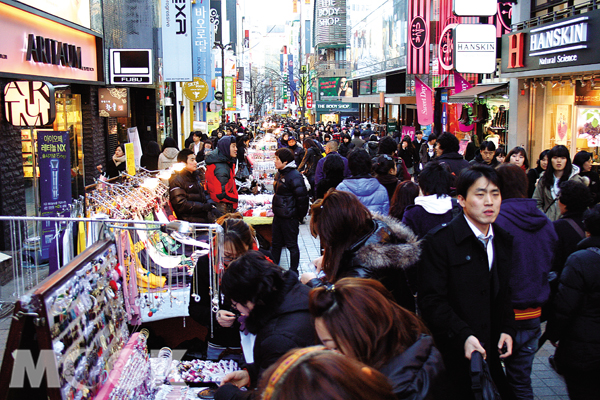 韓國首爾近年來成為國人熱門自助旅遊城市，便利的地鐵網絡讓背包客輕鬆認玩遍首爾。（圖片提供／墨刻編輯部）