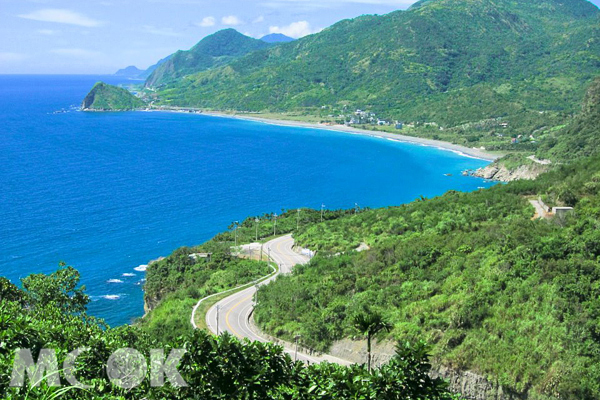 同樣為夏至活動推薦景點的芭崎眺望台，可居高臨下欣賞特殊的東台灣海岸景觀。（圖片提供／David Chen）