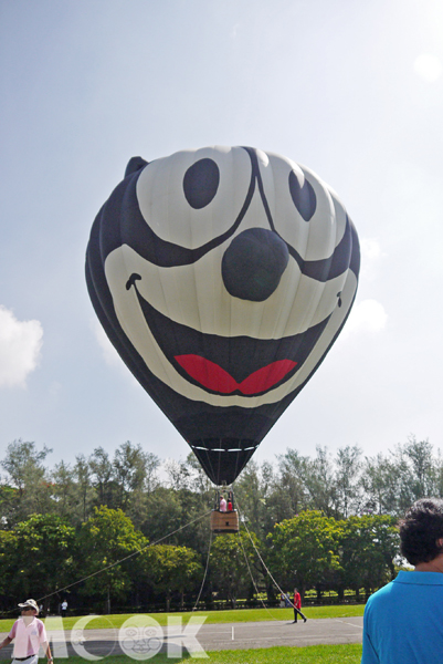 南部的遊客想要搭乘熱氣球，只要前往澄清湖就可以達成囉！而且還可以看到首次在台亮相的美國菲力貓造型熱氣球。（圖片提供／高雄市政府觀光局）