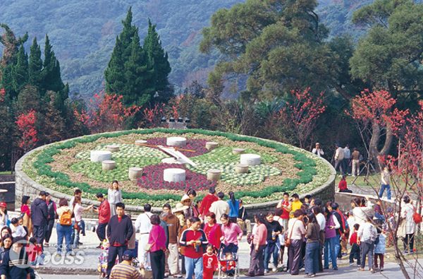 陽明公園面積廣達40公頃，採中國庭園式建築，充滿典雅氣息，是許多民眾健行與賞花時的首選之處，而花鐘廣場更是陽明公園的地標之一。（圖片提供／墨刻編輯部）