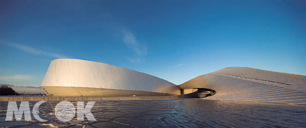 獨特建築外型巧妙融入周圍海洋環境，也是目前歐洲最大的水族館（圖片提供／TRAVELER Luxe旅人誌）