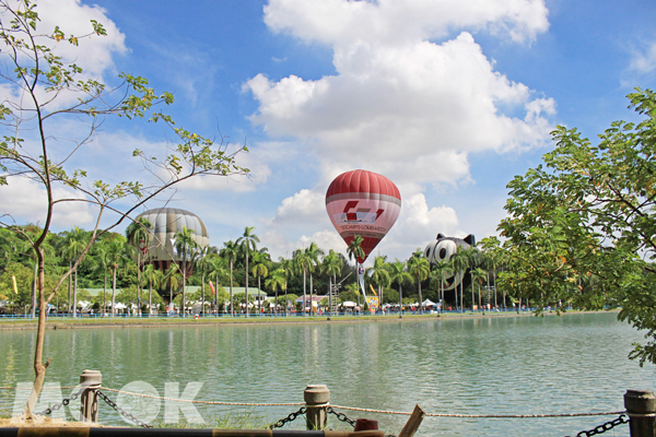 熱氣球自湖畔緩緩升空，乘坐其中的遊客將能自高空俯瞰澄清湖美景。（圖片提供／高雄市政府觀光局）