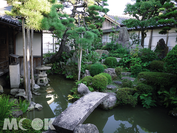 步入江戶時代的豪宅，庭園散發素雅幽靜的氣息。（圖片提供／墨刻編輯部）
