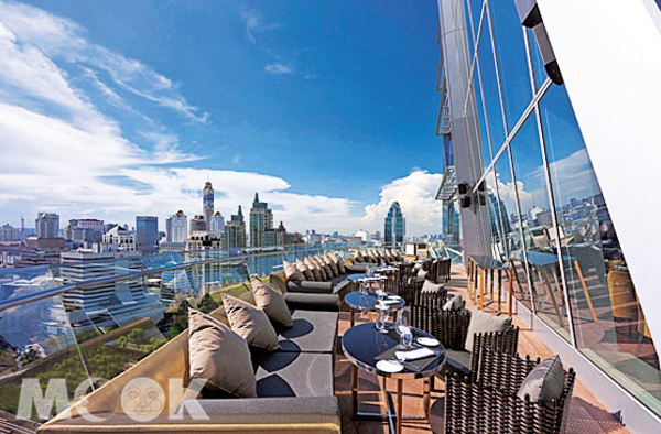 俯瞰曼谷市景，享受晴空萬里的悠閒假期。（圖片提供／The Okura Prestige Bangkok）