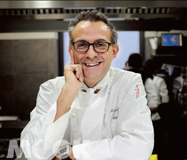 Massimo Bottura自從2006年摘下米其林二星之後，數年間 Chef Bottura 不斷拿下各大美食獎項，今年4月更名列「全球50家最佳餐廳」（圖片提供／三二行館）