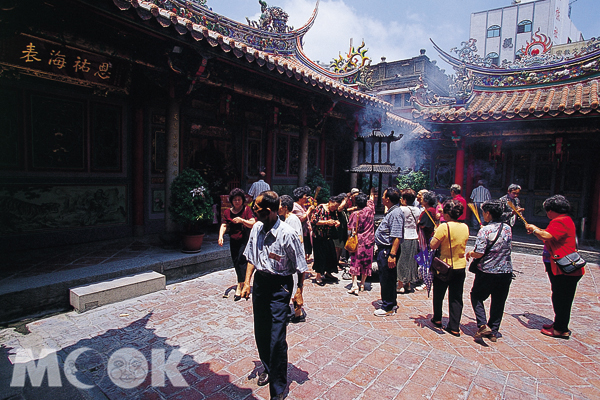 想要雲林輕鬆走透透嗎？搭乘台灣好行—北港祈福線就對了。（圖片提供／墨刻編輯部）