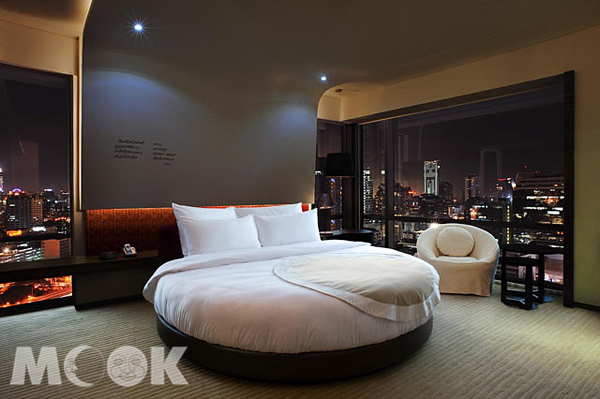 曼谷艾美酒店鄰近夜市、動物園和購物中心，是間適合一家大小度假的5星級飯店。（圖片提供／Hotels.com）