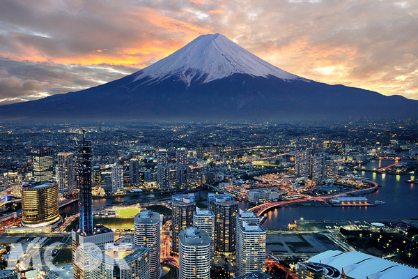 想要在睡夢前向富士山輕道晚安嗎？快來看看有哪些富士山景旅宿可以完成你的夢想吧！（圖片提供／Agoda.com）