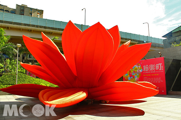 韓國藝術家崔正化的藝術作品「會呼吸的花」。（圖片提供／富邦藝術基金會）