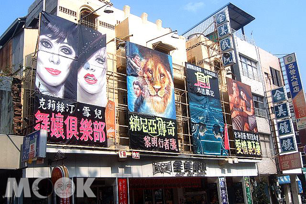 台南的全美戲院因為全台僅存的手繪電影看板，登上國際媒體版面。（圖片來源／取自「今日全美戲院」臉書）