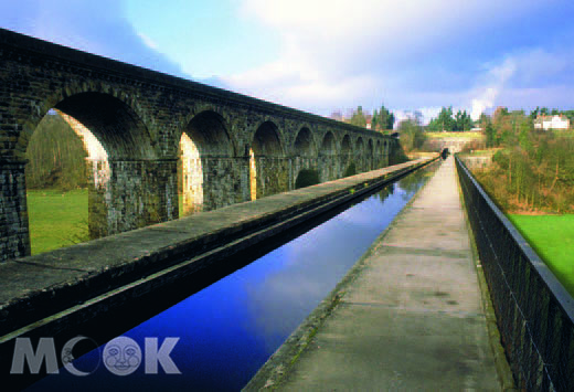 2009年被列為世界文化遺產的朋特西斯特水道橋（圖片提供／英國旅遊局）