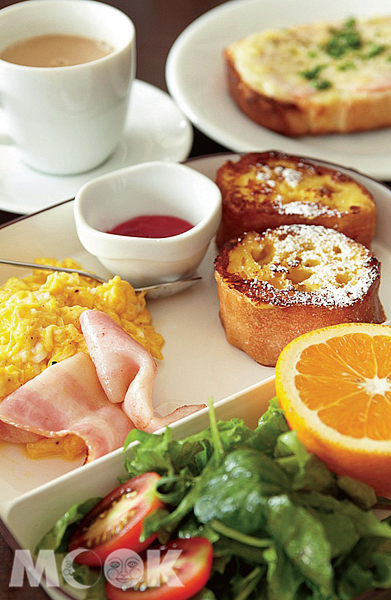 Kawa Café的法式吐司早午餐，喚醒旅人的睡眼惺忪。（圖片提供／TRAVELER Luxe旅人誌）