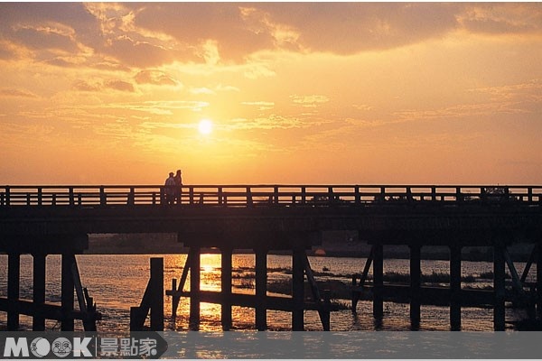 嵐山渡月橋可是京都人氣極盛的秋日賞楓勝地。（圖片提供／墨刻編輯部）