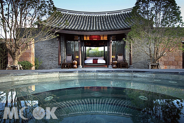 豪華花園別墅房型的恆溫室外按摩池，泡來十分舒適。（圖片提供／Banyan Tree Hotels & Resorts）
