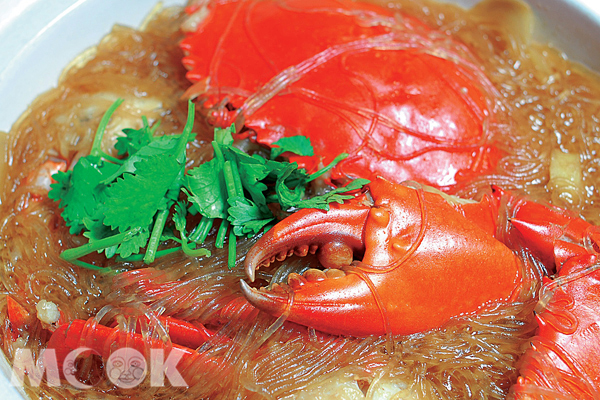 上海小館的青蟹粉絲煲份量十足，最好呼朋引伴一起分食。（圖片提供／TRAVELER Luxe旅人誌）