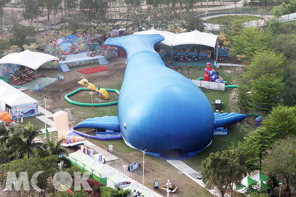 紙風車抹香鯨主題館面積達5個籃球場，並開放網友們到鯨魚肚子裡欣賞奇幻海底世界。（圖片提供／紙風車劇團）