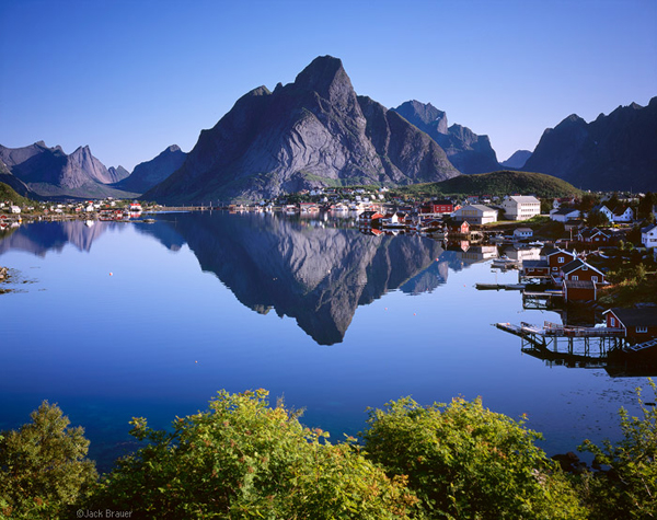 雷訥，有挪威最美麗的村莊的美譽。（圖片來源／取自http://www.mountainphotography.com）