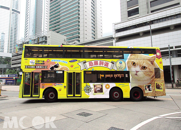 忌廉哥在Webus App推出自己的節目《忌廉胖遊》，圖為宣傳的忌廉巴士。（圖片提供／Koey．Buspak Advertising (Hong Kong) Ltd）