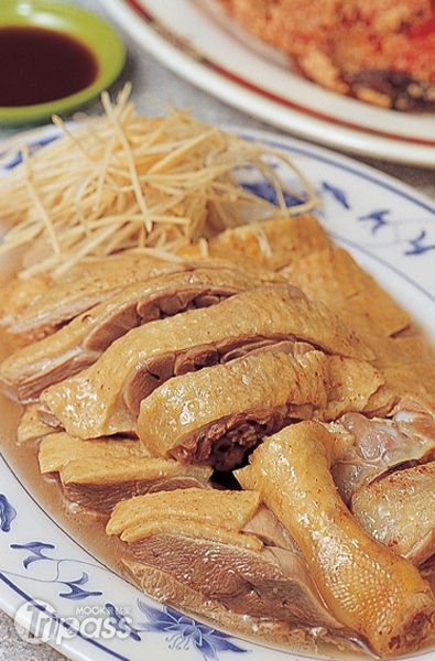 「鴨肉ㄜˋ」是金包里人氣鼎盛的美味小吃。（圖片提供／墨刻編輯部）