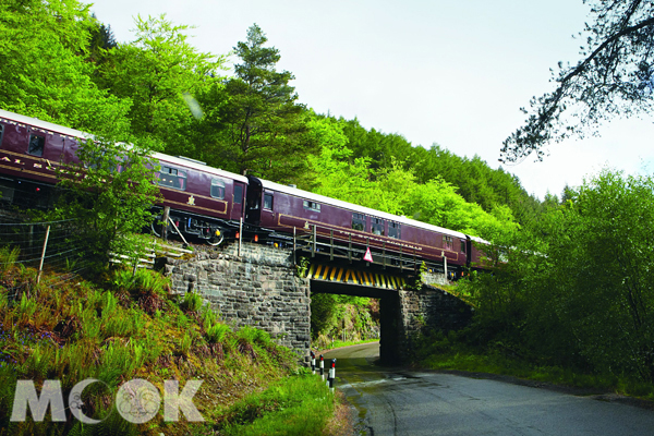 英國奢華列車「皇家蘇格蘭人號」，將在2014年推出「英倫莊嚴之旅」。（圖片提供／Orient-Express Hotels Ltd.）