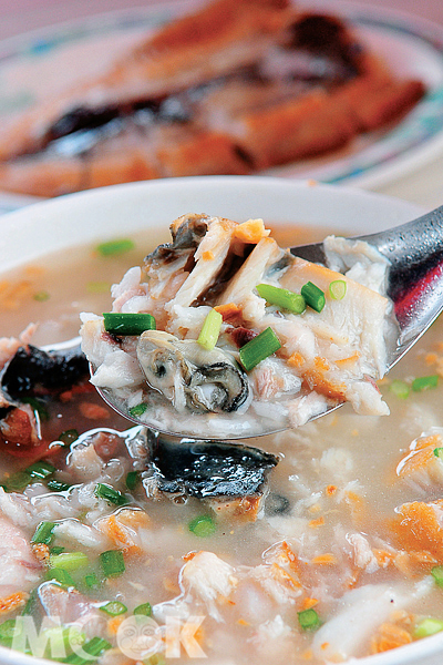 台南傳統早餐「鹹粥」名列台南美食搜尋排行榜第二名。（圖片提供／墨刻編輯部）