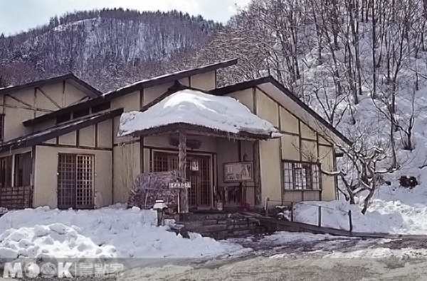 冬天走一趟日本東北，在純樸的鄉間體驗百年溫泉鄉的雪見暖湯。（圖片提供／墨刻編輯部）