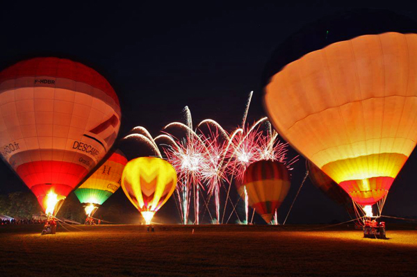 此次活動的熱氣球光雕音樂會，將於1月18、25日以及2月1、8、15日展開。（圖片來源／取自2013走馬瀨熱氣球嘉年華會粉絲團）