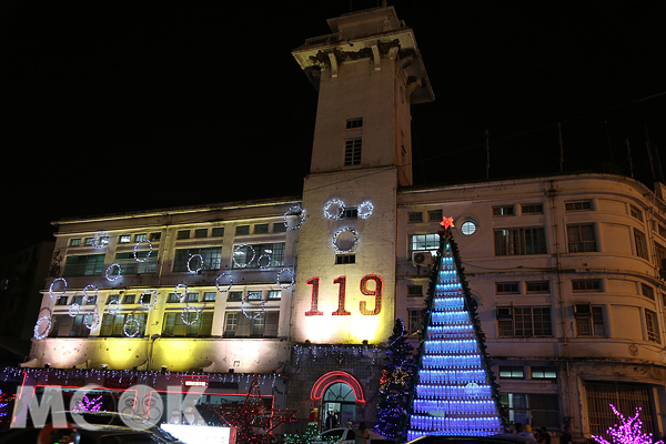 中正消防分隊平安燈飾布置。（圖片提供／台南市政府）