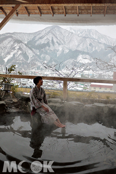 双葉莊的展望大風呂能夠看到美麗雪景。（攝影／TRAVELER Luxe旅人誌呂宛霖）