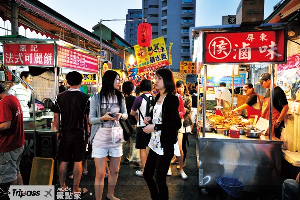 瑞豐夜市為高雄近年人氣超高的夜市。（圖片提供／墨刻編輯部）